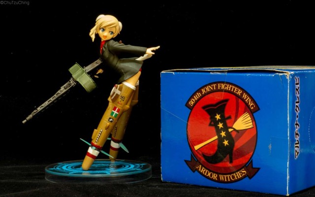HG手办 强袭魔女2 マルチナ・クレスピ 