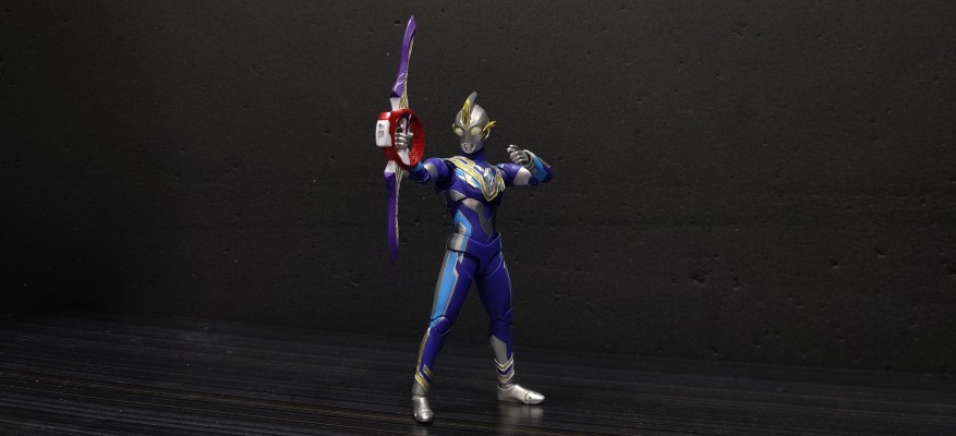 S.H.Figuarts  特利迦奥特曼 特利迦奥特曼 空中型