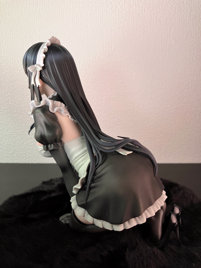 黑发女仆