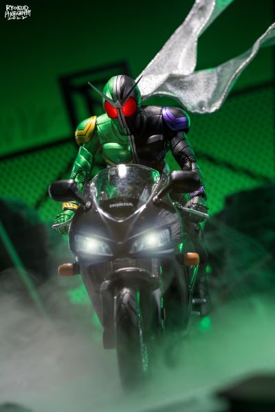 S.H.Figuarts（真骨雕制法）   假面骑士双骑 疾风王牌形态 风都侦探改编动画纪念版