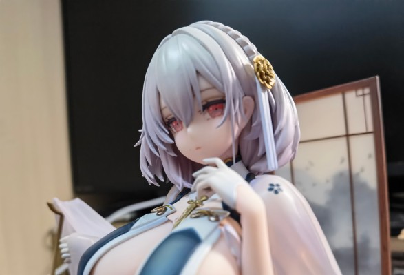 指挥官先生，有两只涩鸡夹住我莱莱惹😖😖😖