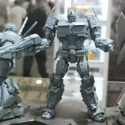 编号：08111 大黄蜂 擎天柱