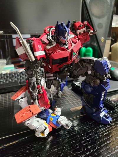 大黄蜂 擎天柱 地球形态