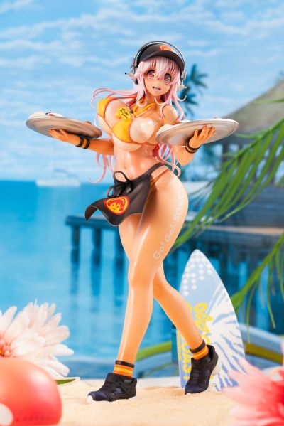 超级索尼子   比基尼服务员