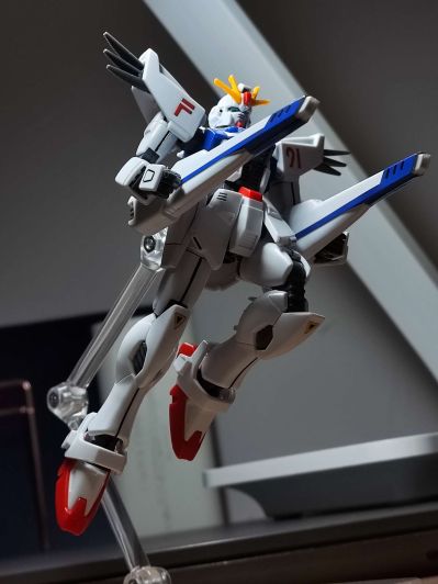 HGUC 1/144 	机动战士高达F91  高达F91