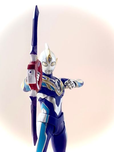 S.H.Figuarts  特利迦奥特曼 特利迦奥特曼 空中型