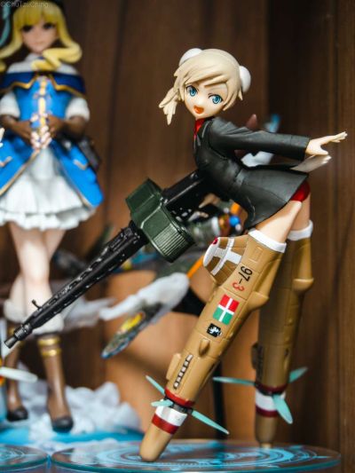 HG手办 强袭魔女2 マルチナ・クレスピ 