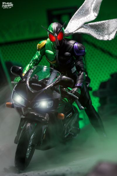 S.H.Figuarts（真骨雕制法）   假面骑士双骑 疾风王牌形态 风都侦探改编动画纪念版