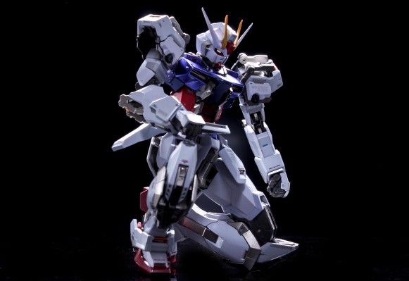 METAL BUILD   强袭高达 -赫利俄波利斯亮相版-