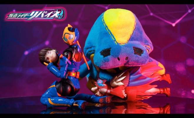 S.H.Figuarts  假面骑士贞德 眼镜蛇基因+拉咘柯芙 孔雀基因