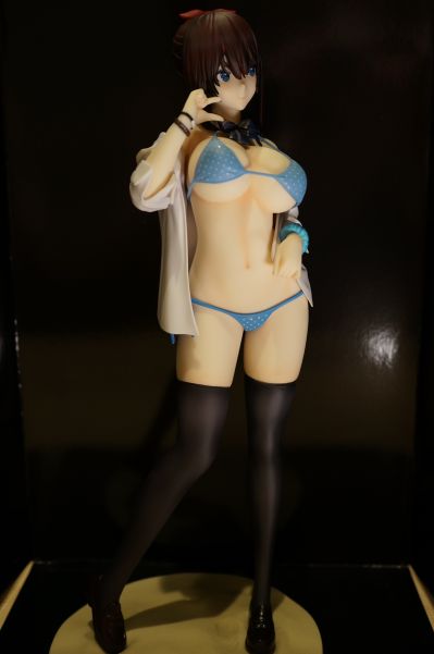 海凪麻里奈