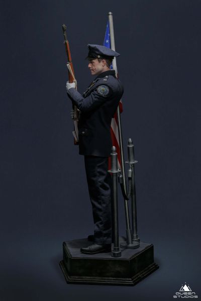 DC系列 蝙蝠侠：黑暗骑士 小丑 警服 全身像