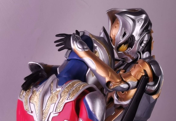 S.H.Figuarts  特利迦奥特曼 卡露蜜拉