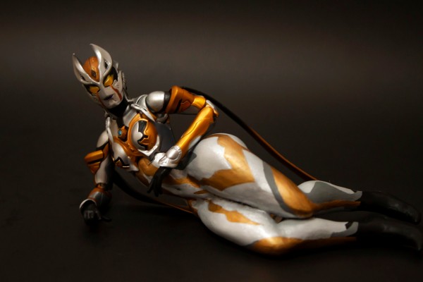 S.H.Figuarts  特利迦奥特曼 卡露蜜拉