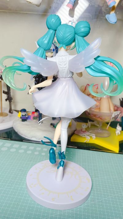超级景品 “初音未来15周年纪念” 原画师：KEI