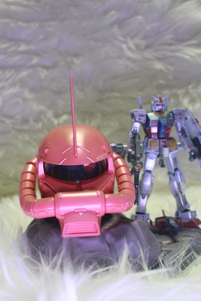 机动战士高达35周年纪念款  高达与夏亚专用扎古头（PREMIUM版）