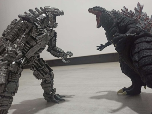 S.H.MonsterArts 哥斯拉：奇异点 终末哥斯拉 / 破灭型哥斯拉