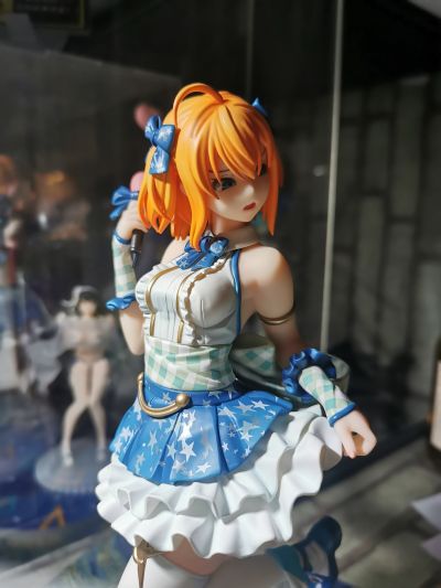 一脸嫌弃的让你看胖次 偶像Yuina