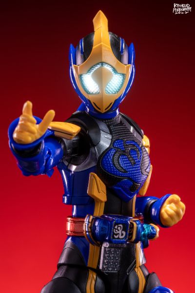 S.H.Figuarts  假面骑士贞德 眼镜蛇基因+拉咘柯芙 孔雀基因