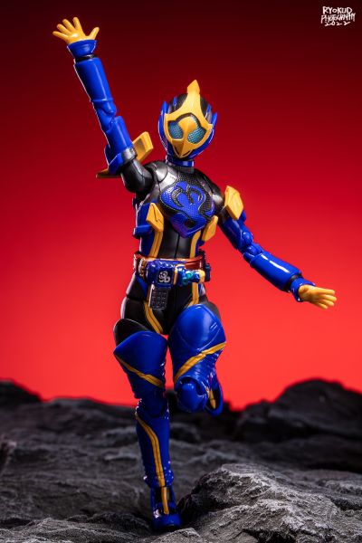 S.H.Figuarts  假面骑士贞德 眼镜蛇基因+拉咘柯芙 孔雀基因