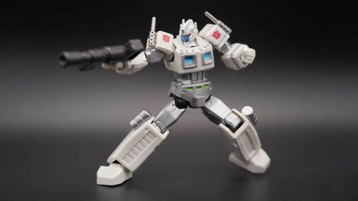 REVOLTECHNo.019变形金刚 フレンドショップ限定 ウルトラマグナス