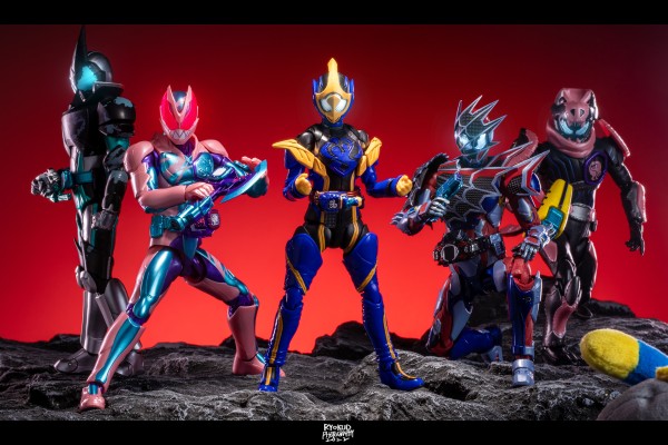 S.H.Figuarts  假面骑士贞德 眼镜蛇基因+拉咘柯芙 孔雀基因