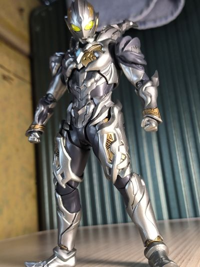 S.H.Figuarts 特利迦奥特曼 黑暗特利迦