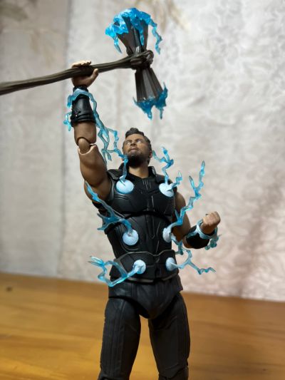 MAFEX No.104 复仇者联盟3：无限战争 	托尔·奥丁森