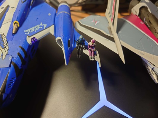 DX超合金 超时空要塞DELTA 绝对LIVE YF-29 永恒女武神（马克西米利安·吉纳斯专用机）