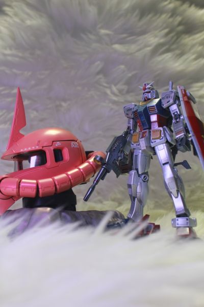 机动战士高达35周年纪念款  高达与夏亚专用扎古头（PREMIUM版）