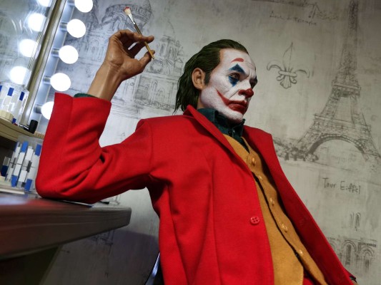 DC系列 小丑 杰昆·菲尼克斯 全身像