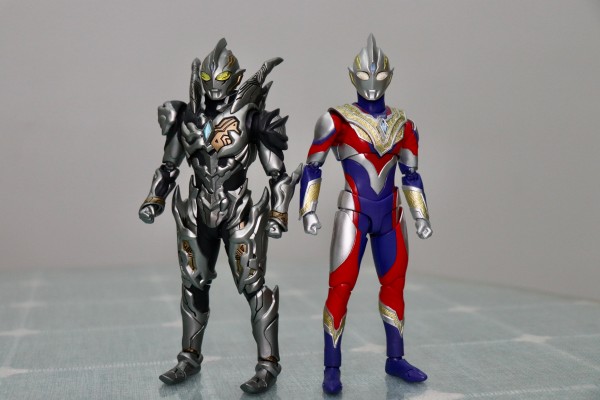 S.H.Figuarts 特利迦奥特曼 黑暗特利迦