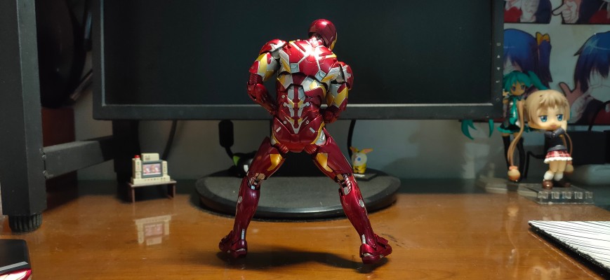 3Z0256 DLX系列 美国队长3：内战 钢铁侠 46号装甲