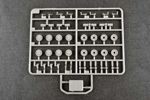 编号：07194 1/72 装甲车辆系列 MAZ-537G 中期型（带MAZ/ChMZAP-5247G型半挂车）