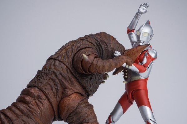 S.H.Figuarts  哥莫拉