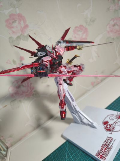 MG 高达基地限定   异端高达红色机(翔翼型装备) 电镀骨架/透明配色