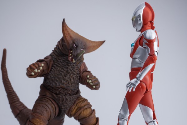 S.H.Figuarts  哥莫拉