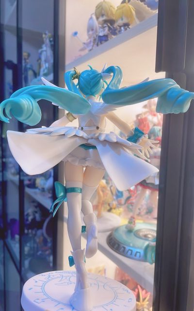 超级景品 “初音未来15周年纪念” 原画师：村上 ゆいち