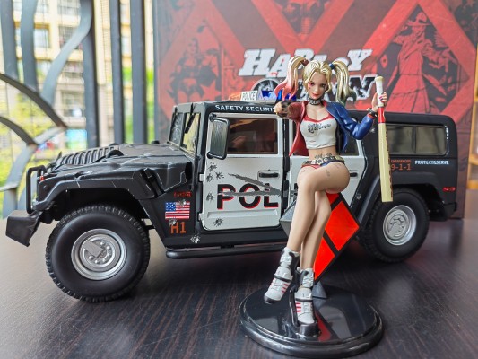 哈莉奎茵 合金载具手办