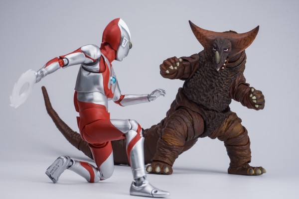 S.H.Figuarts  哥莫拉