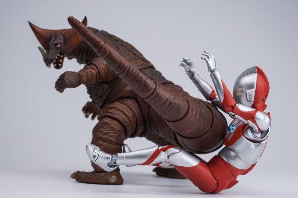 S.H.Figuarts  哥莫拉