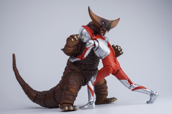 S.H.Figuarts  哥莫拉