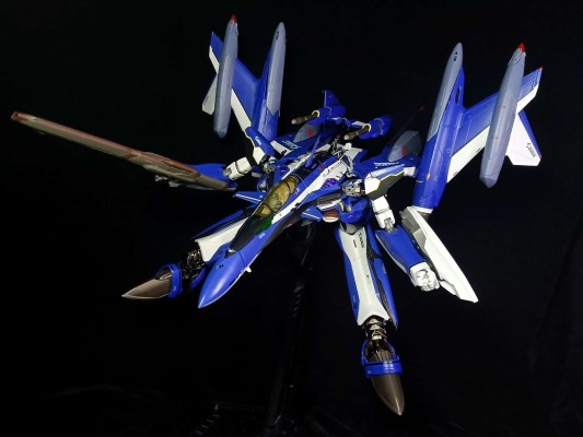 DX超合金 超时空要塞DELTA 绝对LIVE YF-29 永恒女武神（马克西米利安·吉纳斯专用机）