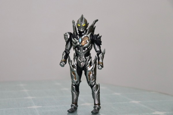 S.H.Figuarts 特利迦奥特曼 黑暗特利迦