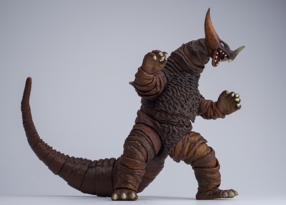 S.H.Figuarts  哥莫拉