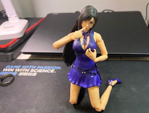 PLAY ARTS改 最终幻想7 重制版 蒂法・洛克哈特 - 礼服 -