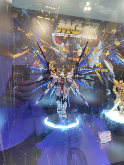 MGEX   1/100  强袭自由高达