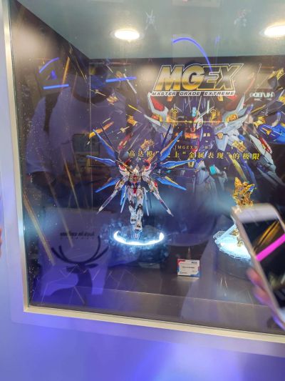 MGEX   1/100  强袭自由高达