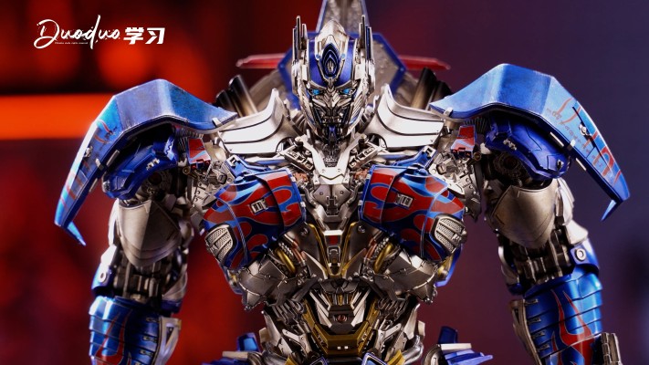 3Z0457 DLX 变形金刚5：最后的骑士 擎天柱