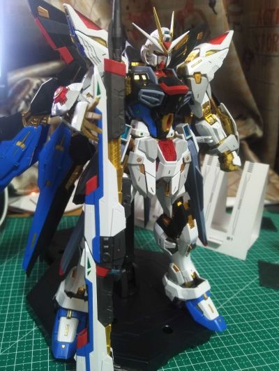 MGEX   1/100  强袭自由高达